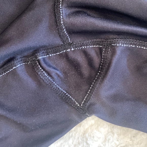 Nominou Shabeena High Rise Crop Black & Red Print Leggings - Picture 14 of 15